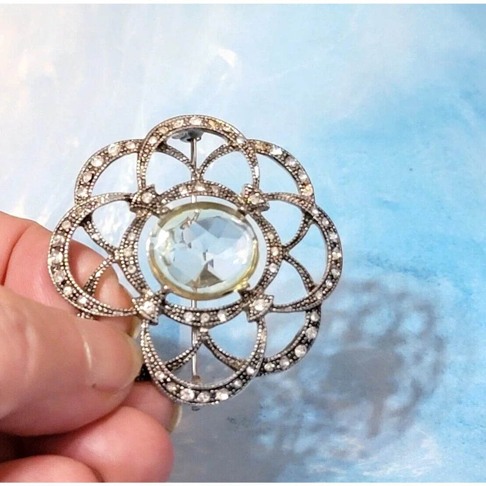 Vintage Signed Monet Brooch Pin Silver Tone Glass Stylized‎ Flower 2
